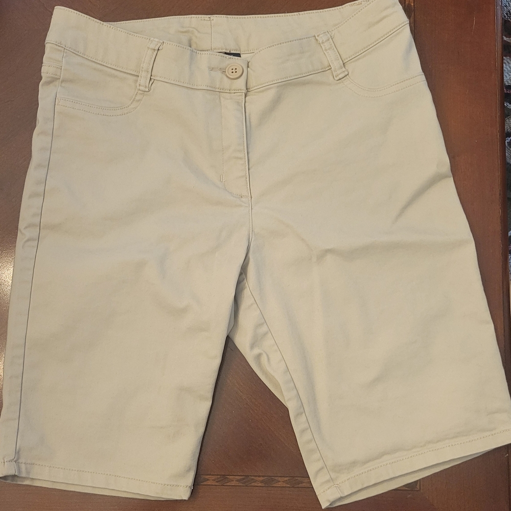 Izod Women's Cream Bermudas 2 Pairs